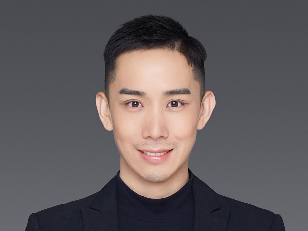 Yikai Wang